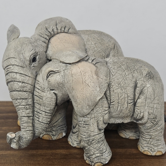 Tuskers "Love Entwined " Elephant Figurine - Picture 1 of 6